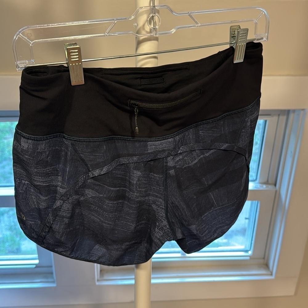 Lululemon Run Speed Short 4-way Stretch, Size 4 - Picture 4 of 5